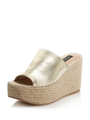 AQUA Womens Gold 2" Platform Goring Padded Jacy Square Toe Wedge Slip On Leather Slide Sandals Shoes M