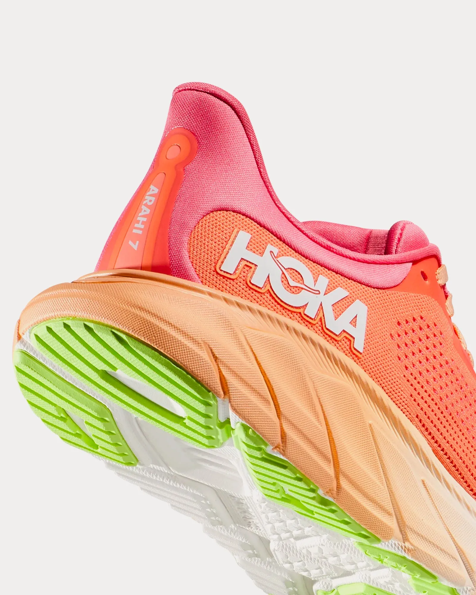 Arahi 7 Papaya / Coral Running Shoes